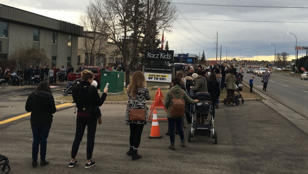 Huge crowds pack Calgary baby and children's gear store for closing sale