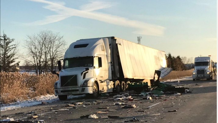 Two transports collided on Highway 401 at Tecumseh