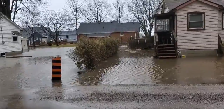 Some streets and properties in Amherstburg, Ont. have flooding following the record-setting rain on Saturday, Jan. 11, 2020.
(Twitter / @mansms333)
