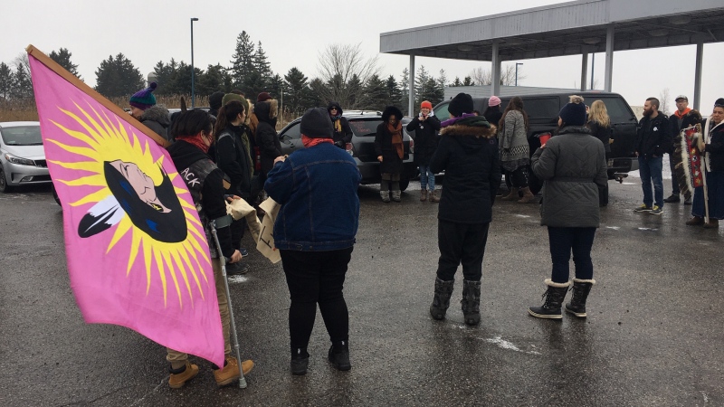 Protesters prepare for a rolling blockade along Highway 401 in London, Ont. on Monday, Jan. 13, 2020. (Gerry Dewan / CTV London)