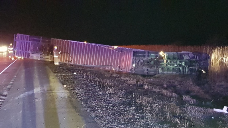 Tractor trailer rollover on Highway 401 in Chatham-Kent, Wednesday, Jan. 15, 2020. (Courtesy OPP)