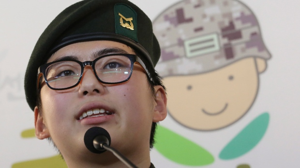 한국 최초의 트랜스젠더 병사의 죽음이 변화의 호소에 박차