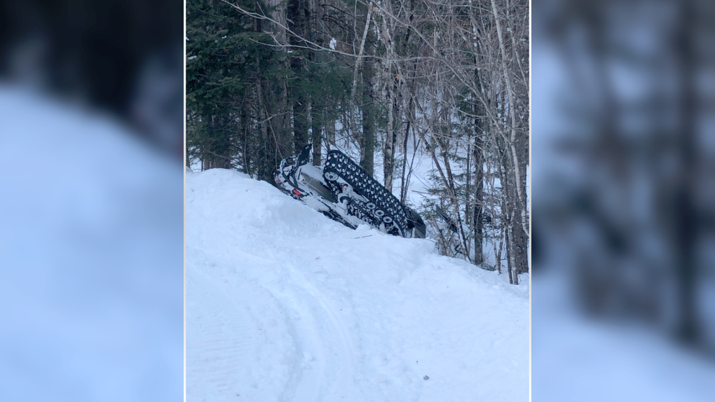 Man killed in Val-des-Mont snowmobile incidnet