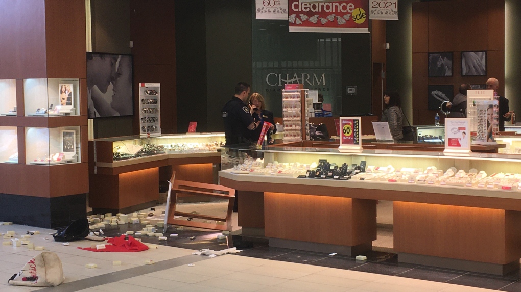 Robbery at jewelry store at Sault's Station Mall