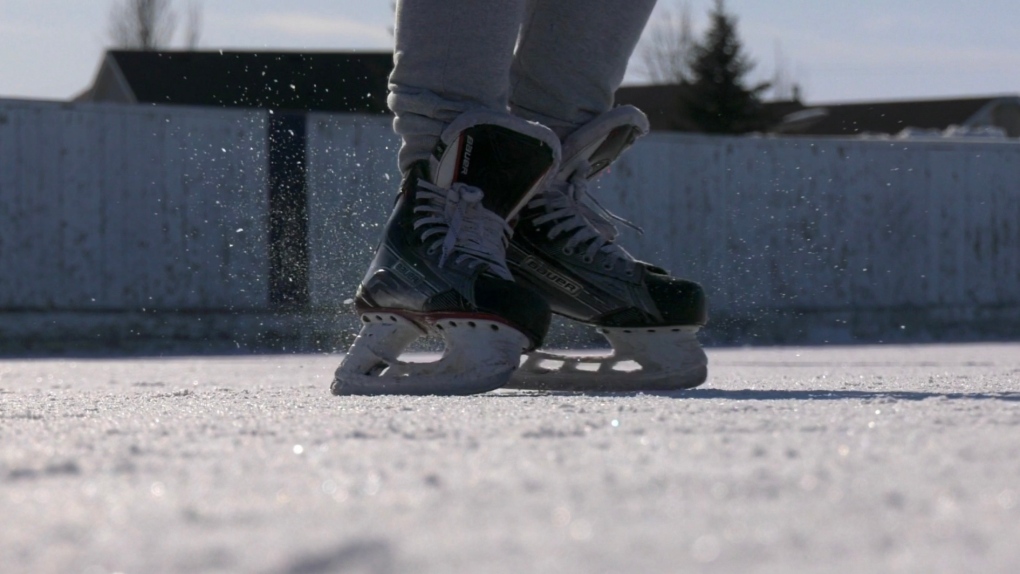 따뜻한 날씨때문에 야외 스케이트장들은 일찍 폐쇄돼