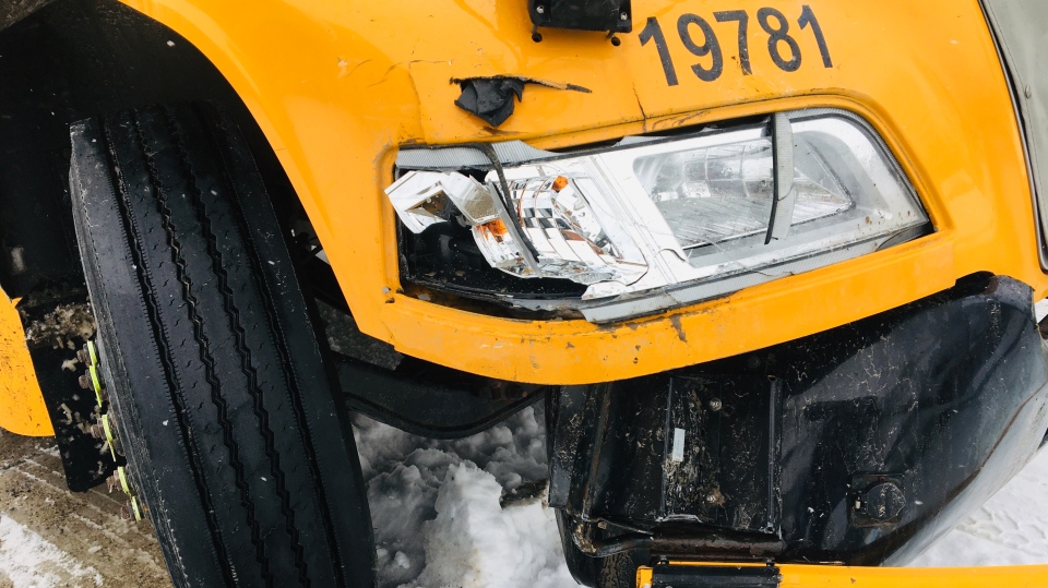 Bus hits parked cars in Arnprior 3