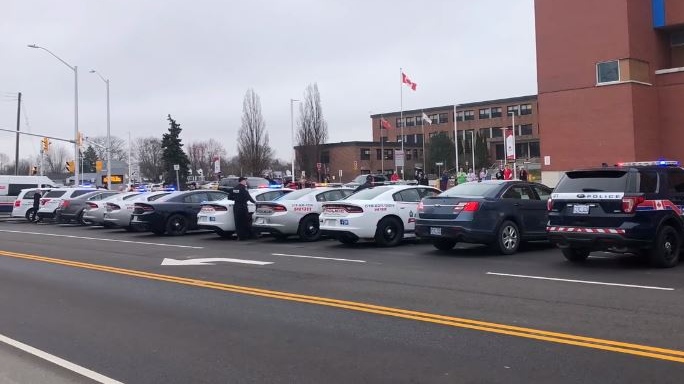 Emergency responders salute health care workers in St. Thomas Ont. on Tuesday, March 31, 2020. (St. Thomas Police/Facebook)