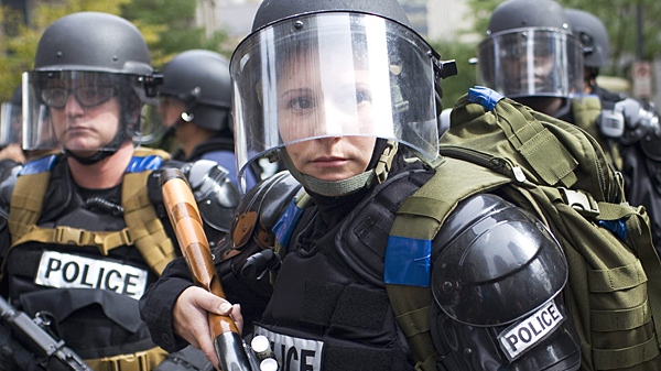 Riot police stand guard as protesters march against the G20 Summit in Pittsburgh on Friday, Sept. 25, 2009. (AP / Philip Scott Andrews)