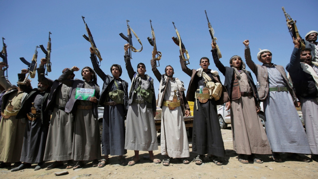 Shiite Houthi tribesmen holding their weapons