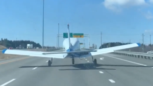 A pilot had to land a plane on a Quebec highway Thursday morning due to mechanical issues.