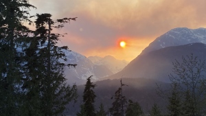 Smoke from a wildfire hangs over the mountains in Squamish, B.C., Wednesday, April 15, 2020. (Amy Smart / The Canadian Press)
