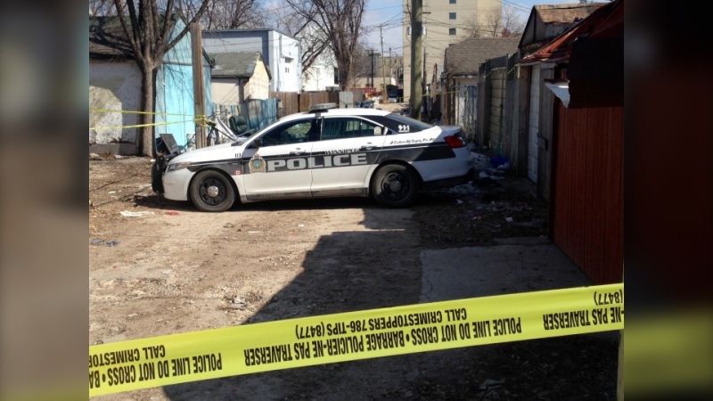 A Winnipeg Police Car is pictured on scene at Isabel Street and Ross Avenue on April 15. (file image)