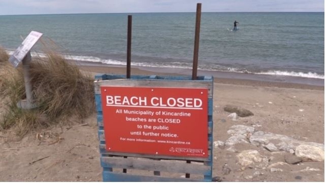 A beach closed sign is seen in Kincardine, Ont. on Tuesday, May 12, 2020. (Scott Miller / CTV London)