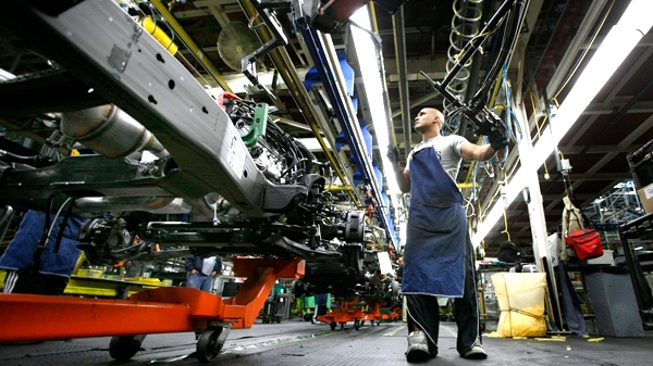 Gino Clark guides a motor into a GM vehicle at the GM auto assembly plant in Arlington, Texas, on Thursday, Feb. 19, 2009.  (AP / Tony Gutierrez)