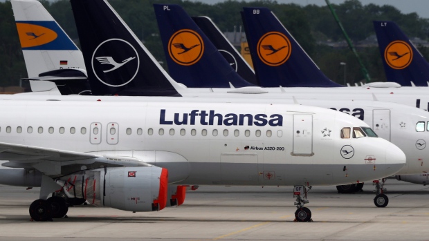 Maskapai di Eropa terbang hampir kosong untuk mengamankan slot pendaratan