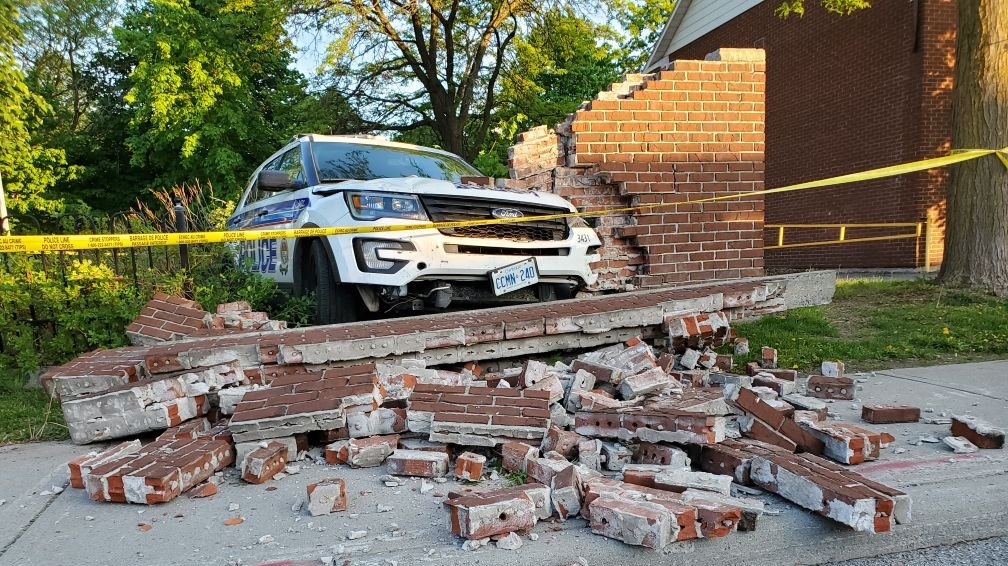 Ottawa police vehicle collides with wall