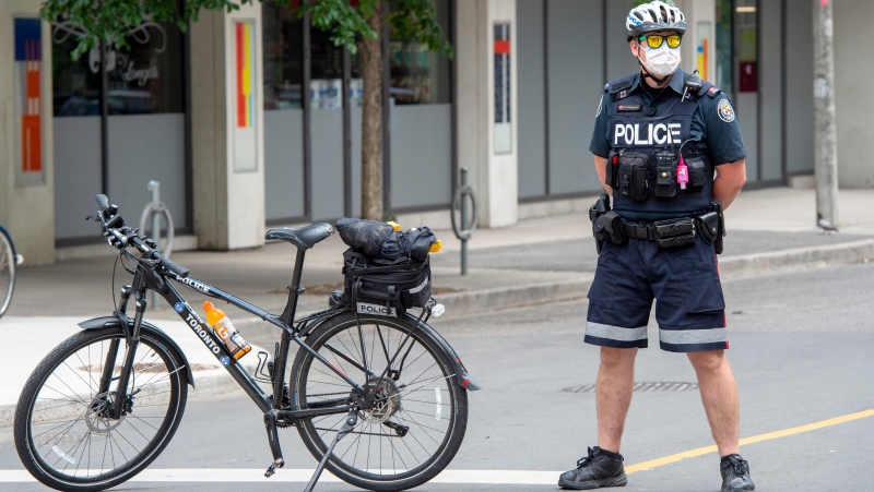 A Toronto police officer on Saturday, June 6, 2020. THE CANADIAN PRESS/Frank Gunn