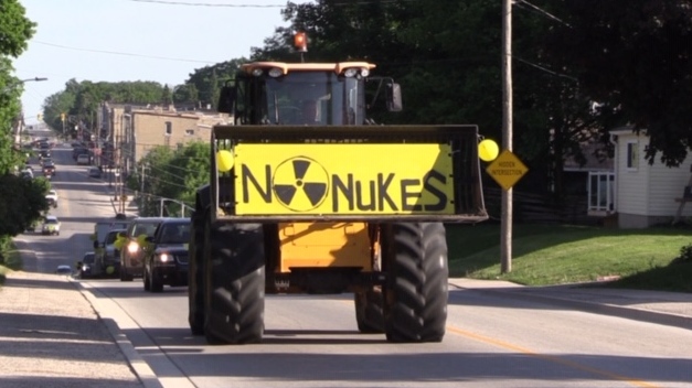 Rolling nuclear waste protest in Teeswater Ont. on June 9, 2020. (Scott Miller/CTV London)