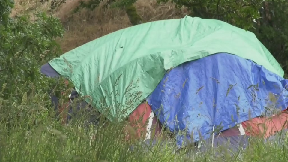 Thousands sign petition to end Beacon Hill camping