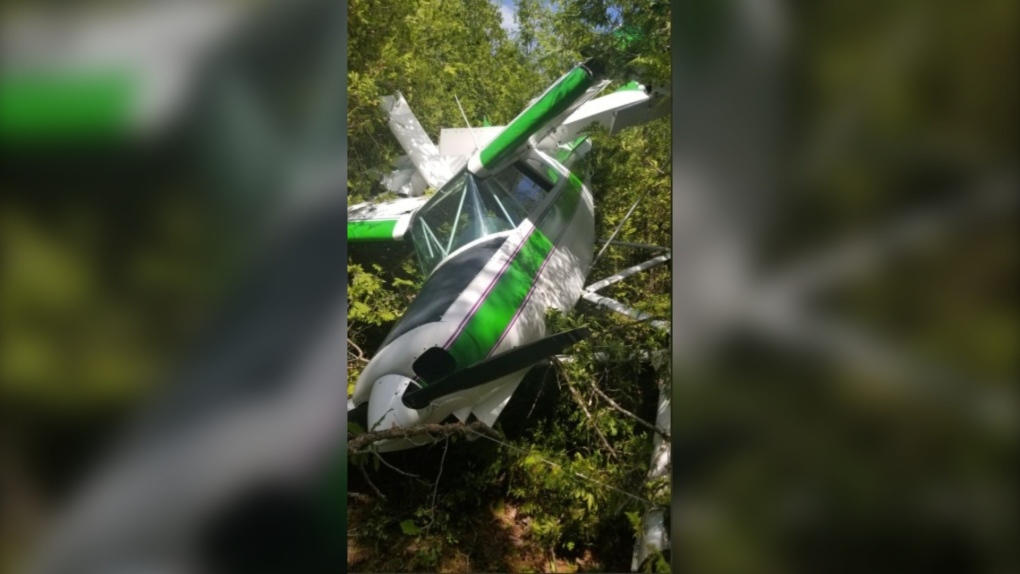 Float plane crashes near Ottawa