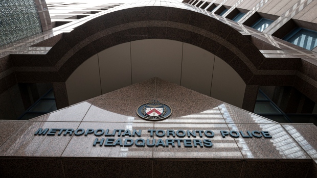 Berhenti melaporkan mandat vaksin sebagai ‘pemerasan’: Polisi Toronto