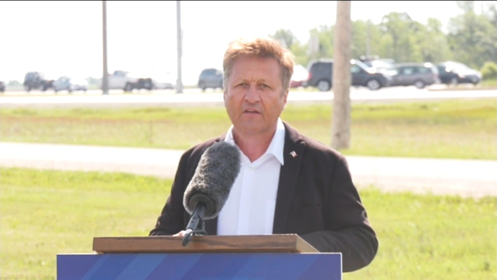 위니펙 남부 외곽 순환도로(South Perimeter Highway)에 새로운 입체 교차로 설치 공사를 매니토바 주정부는 계획