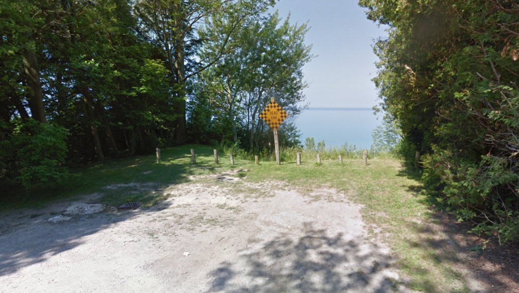 Car off cliff in Bayfield, Ont.