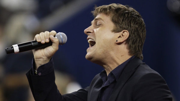 Singer Rob Thomas sings during the opening ceremony at the U.S. Open tennis tournament in New York, Monday, Aug. 31, 2009. (AP / Darron Cummings)