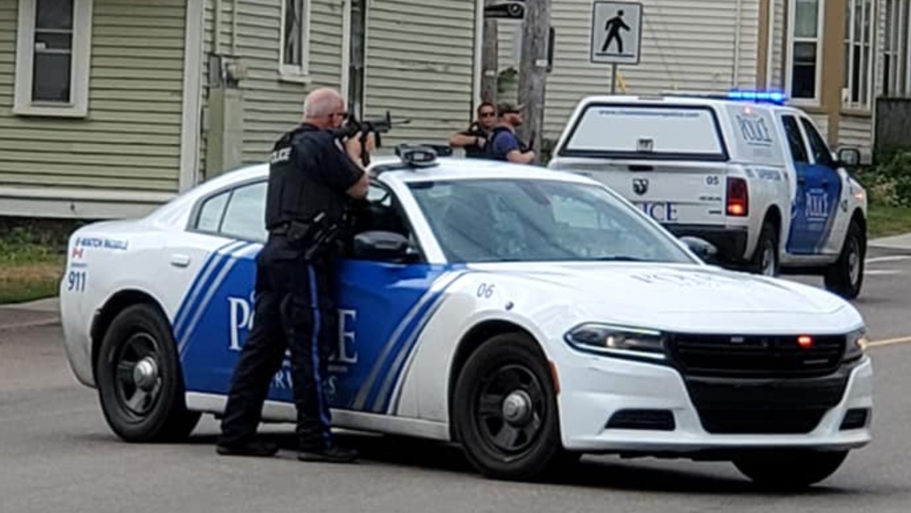 Charlottetown police respond to barricaded person