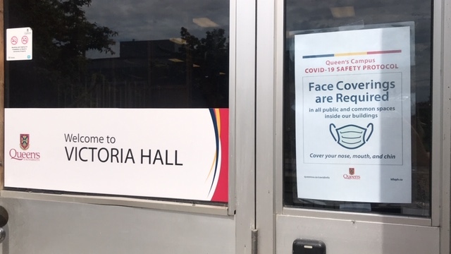 Masks are required in the halls and in all common spaces of Queen's University in Kingston, Ont.  (Kimberley Johnson / CTV News Ottawa)