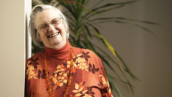 Elinor Ostrom poses for a portrait, after becoming the first woman to win a Nobel Prize in economics, in Bloomington, Ind., Monday, Oct. 12, 2009. (AP / AJ Mast)