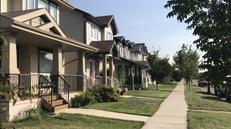 Homes in Regina's east end have been having lot grading issues, according to residents. (Jeremy Simes/CTV News)