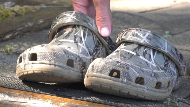 Couple convinced camo Crocs may have saved man from lightning strike ...