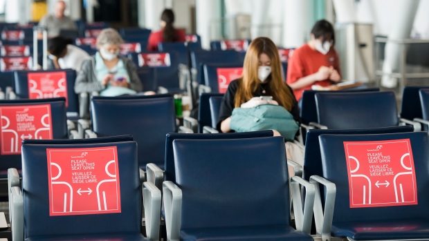 El Aeropuerto Pearson de Toronto comienza a separar las llegadas según el estado de la vacuna