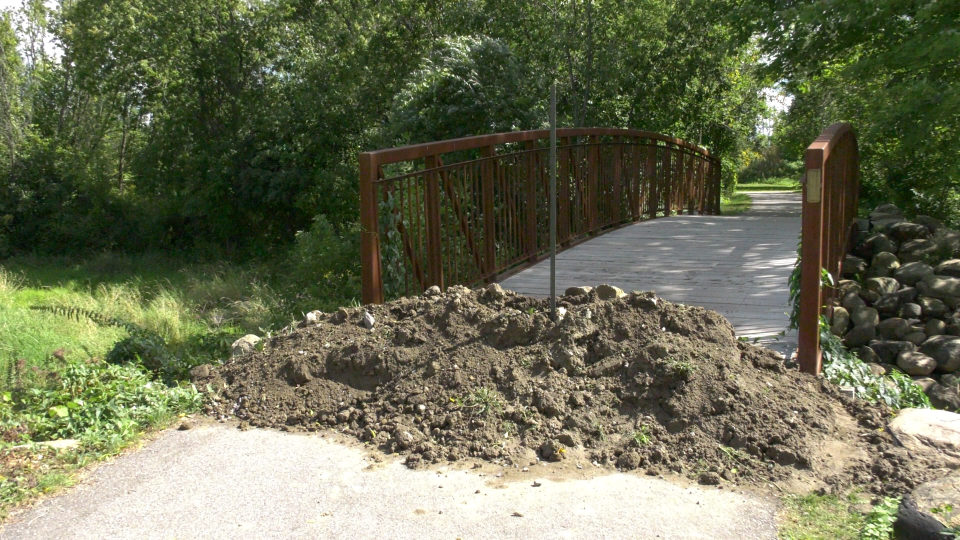 Brock Trail dirt at bridge