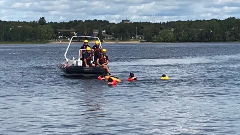 An Ottawa Fire Services water rescue crew helps a kayaker who was struggling to return to shore along the Ottawa River, Sept. 6, 2020. (Photo courtesy of Ottawa Fire Services / Twitter)