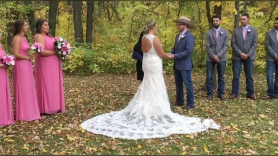 How one Manitoba couple pulled off a wedding in 26 hours | CTV News