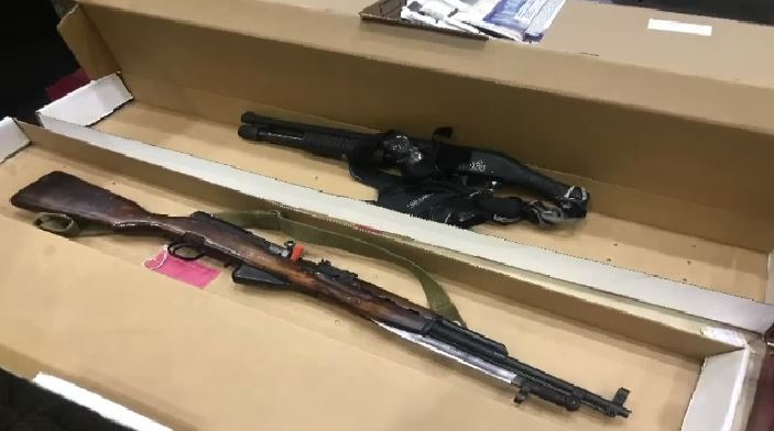 A firearms and ammunition expert testified Wednesday that two guns found in Matthew Raymond's apartment -- a shotgun and a rifle -- were unrestricted and legal to own with a licence.