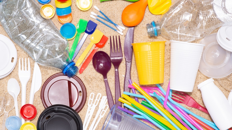 Liberals unveil list of single-use plastics to be 