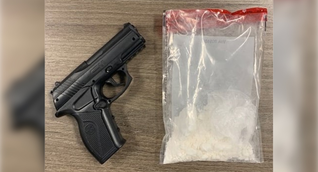 Cocaine, replica gun seized in St. Thomas, Ont.