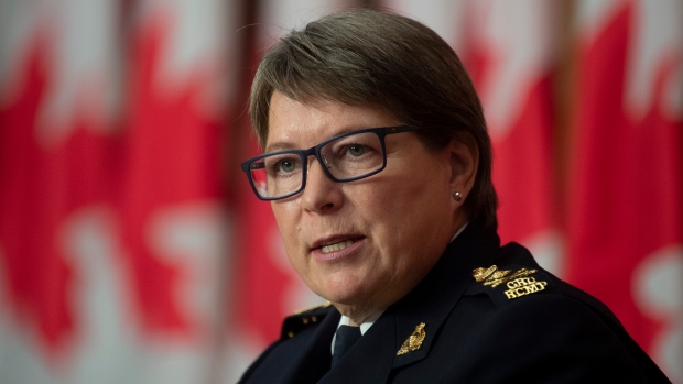 Komisaris RCMP melanggar tugas dengan respons lambat terhadap laporan pengawas, aturan hakim