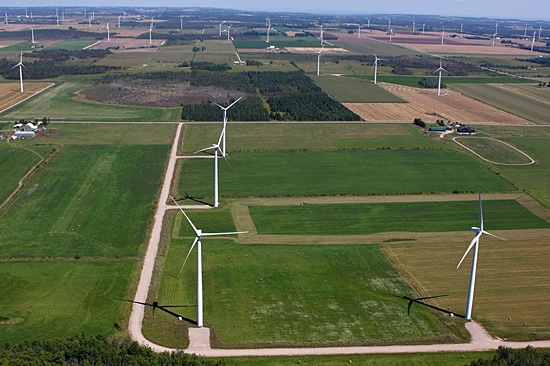 File image of wind turbines in southern Ontario (Tom Podolec / CTV Toronto).