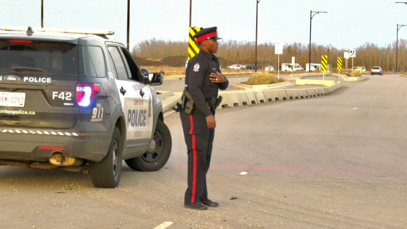 A police officer stands outside the Edmonton Young Offender Centre on Nov. 1, 2020. (Sean Amato/CTV News Edmonton)