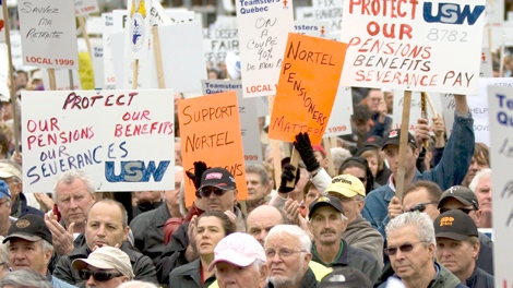 Nortel pensioners, middle, takes part in a Nortel pensioners rally as they are joined by approximately four thousand supporters on Parliament Hill in Ottawa, Ont., on Wednesday Oct. 21, 2009. (Sean Kilpatrick / THE CANADIAN PRESS)
