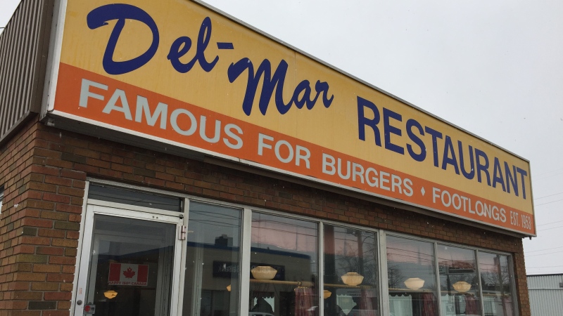 Del-Mar Restaurant braces for stricter COVID-19 measures in London, Ont. on Friday, Dec. 4, 2020. (Bryan Bicknell / CTV News)