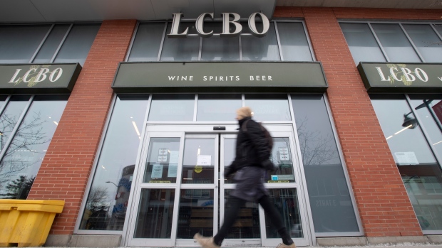 Kekurangan minuman keras di Ontario mendorong LCBO untuk memberi tahu pelanggan agar berbelanja lebih awal