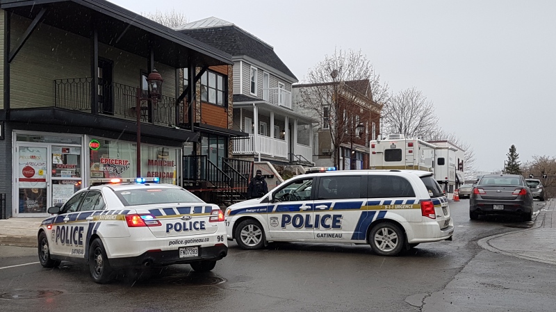Gatineau police officers are investigating a homicide on rue Eddy. Dec. 12, 2020. (Mike Mersereau / CTV News Ottawa)