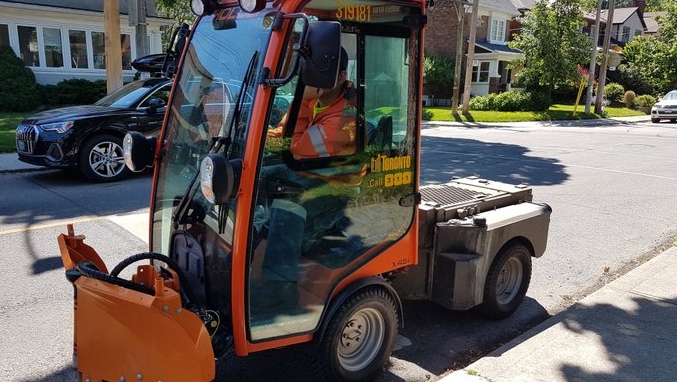The City of Toronto's new mini snowplow machines will be used this winter to help clear snow in some of the city's narrower sidewalks. (AlexColangelo/Twitter)
