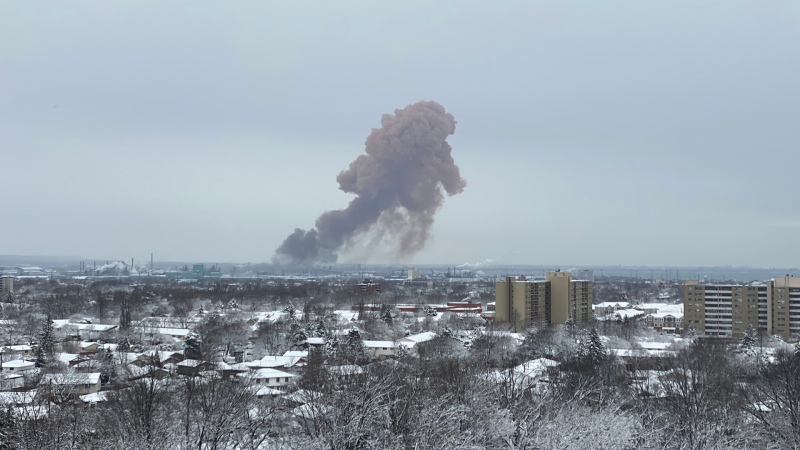Smoke rises after an explosion in Hamilton on Dec. 25, 2020. (Twitter/@StachSean)