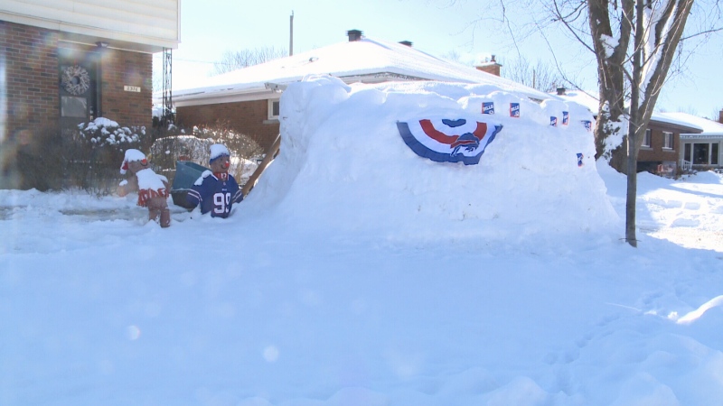 Bills fan Arty Hurst built the "Diggloo" to watch Bills games during the NFL playoffs. (Mike Mersereau/CTV News Ottawa)